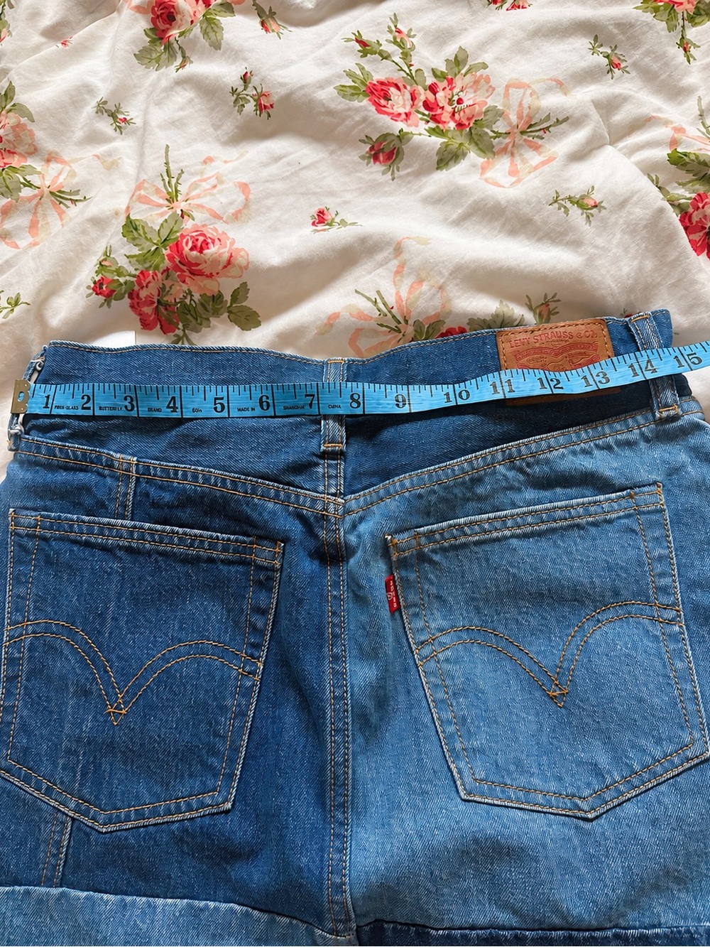 Levi’s Patchwork Jeans Mini Skirt Size 27 - Picture 3 of 3